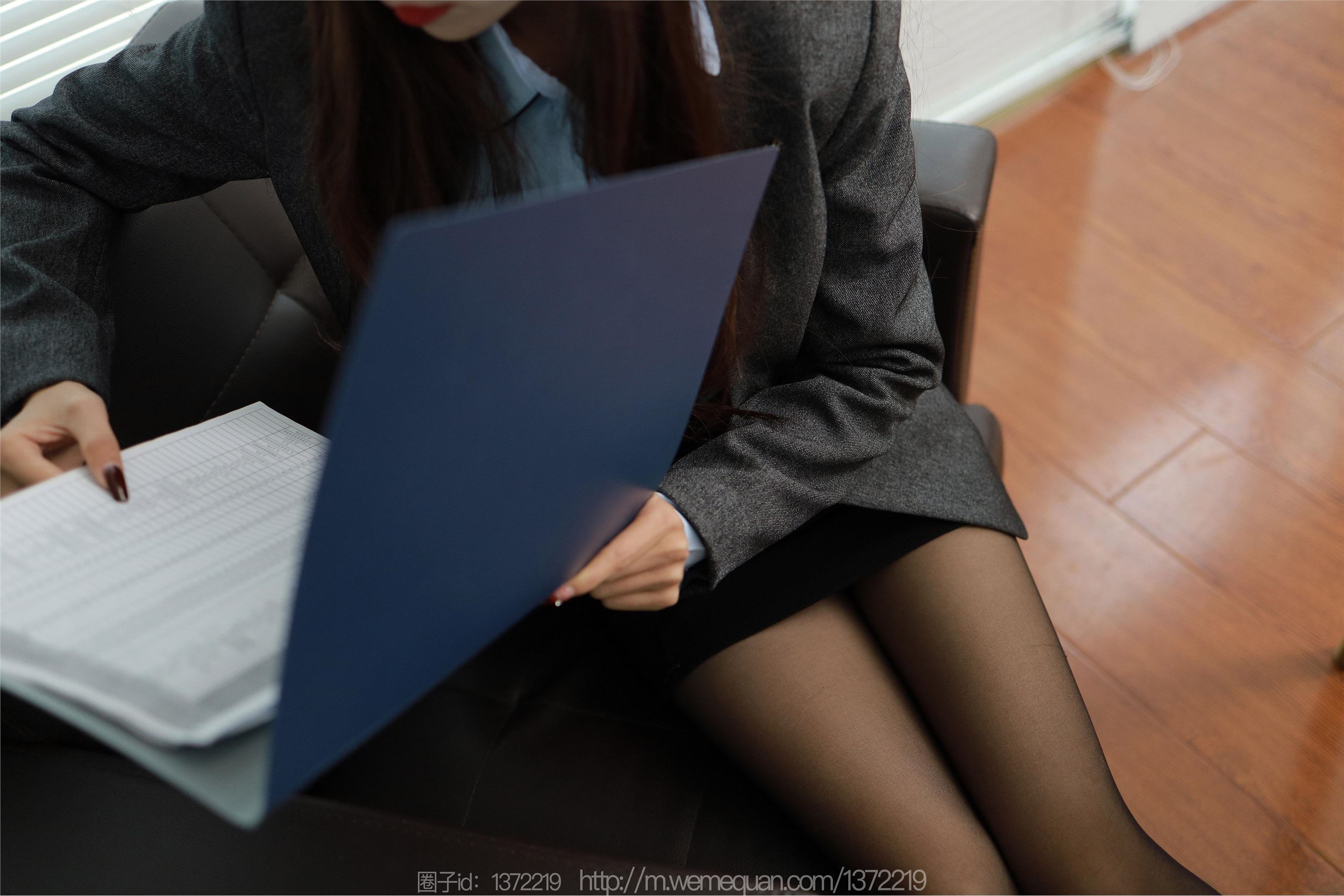 IESS异思趣向  2023.02.15 丝享家 1362 美子《桌底游戏》